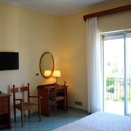 Hotel Terme Alexander Ischia Bagian luar foto