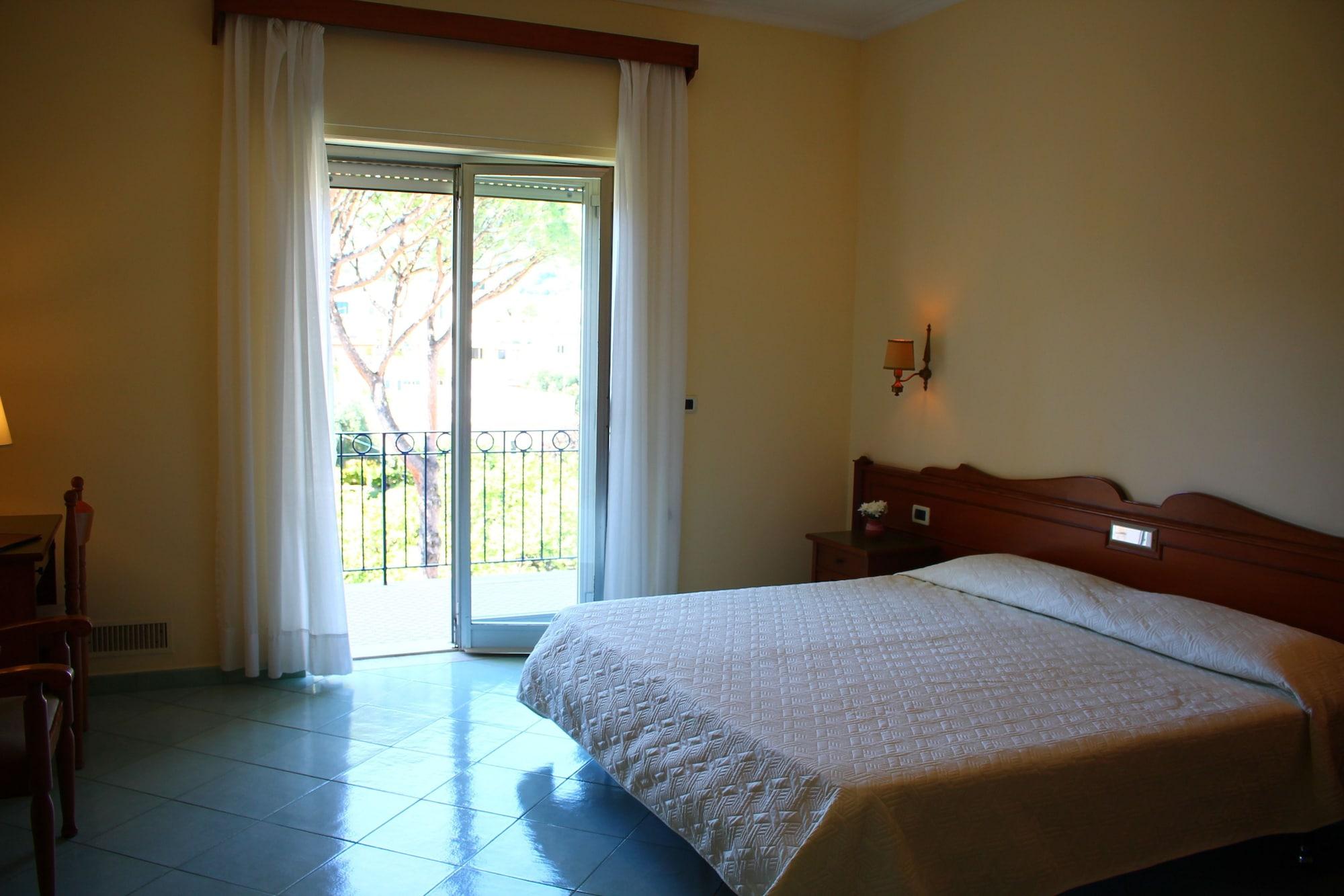 Hotel Terme Alexander Ischia Bagian luar foto