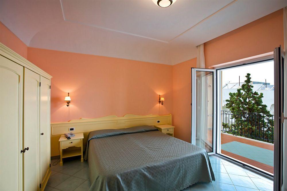 Hotel Terme Alexander Ischia Bagian luar foto